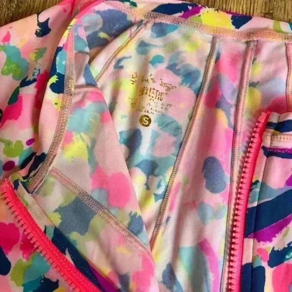 Lilly Pulitzer Women’s Small Kalani Sunguard Pina Colada Club Sports Top - Picture 3 of 5